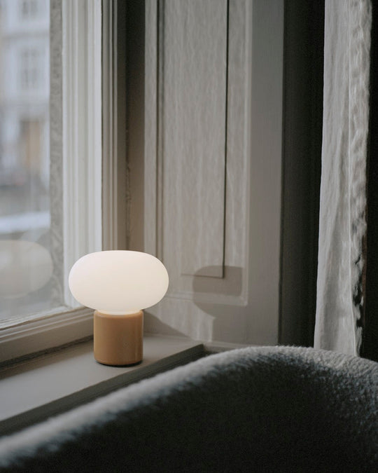 Karl-Johan bærbar bordlampe - Gul-Bordlamper-New Works-Gul-Nes__22013-Lightup.no