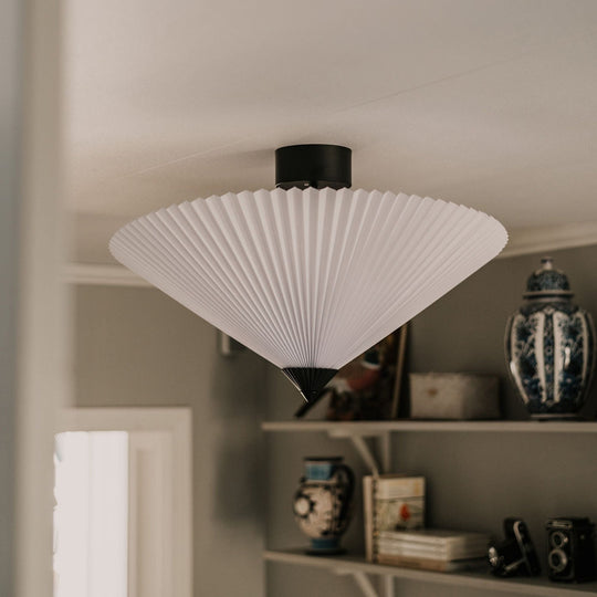 Matisse Plafond - Svart-Taklamper-Globen Lighting-Svart-760211-Lightup.no