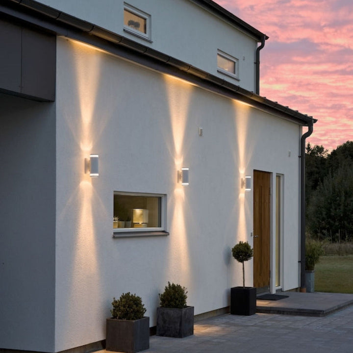 Modena vegglampe I opp/ned - Hvit-Utebelysning vegg opp og ned-Konstsmide-Hvit-7512-250-Lightup.no