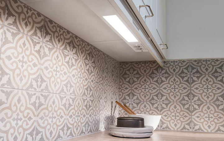 Namsen 900 benkarmatur m/2 stikk 2700 Kelvin dimbar 17W - Hvit-Kjøkkenbenk belysning-Sg Armaturen As-Hvit-3302846-Lightup.no