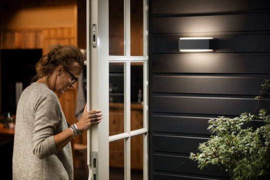 Philips myGarden Stratosphere vegglampe opp/ned utendørs IP44 2x4,5W LED - Antrasitt-Utebelysning vegg opp og ned-Philips-Antrasitt-915005378701-Lightup.no