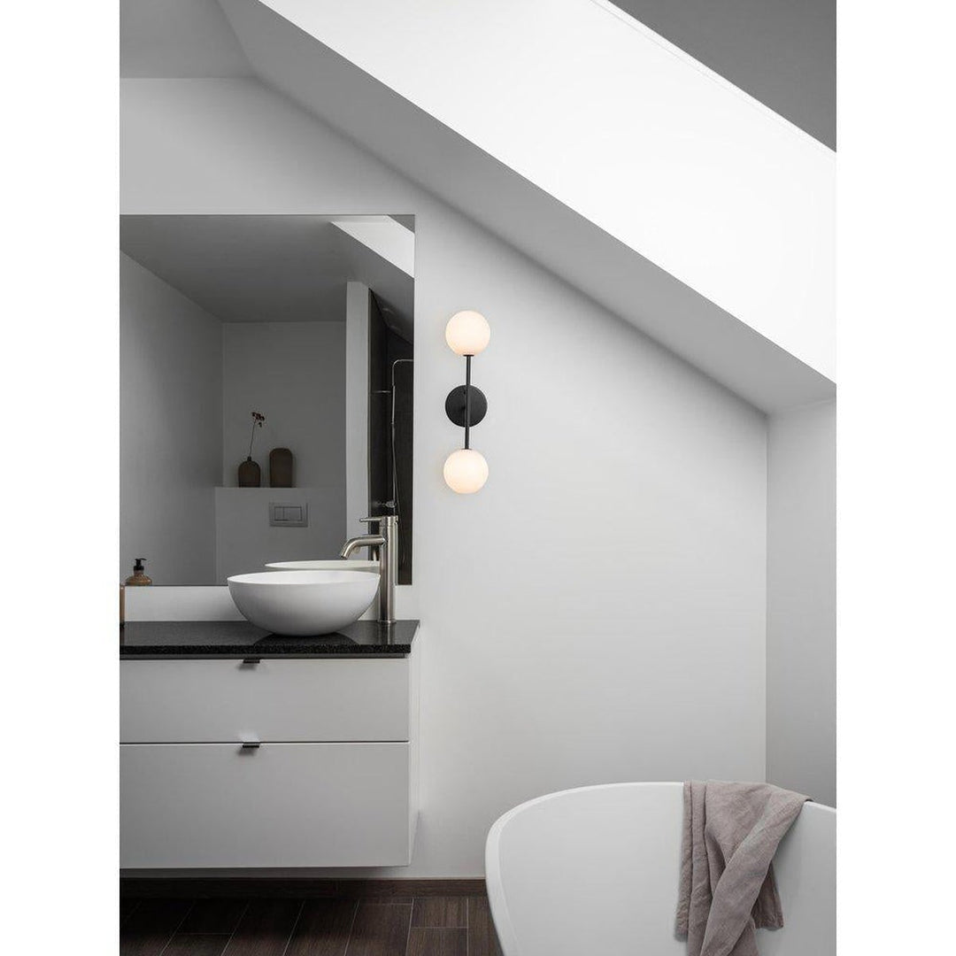 Sigma vegglampe dobbel IP23 - Svart/Opal-Baderomsbelysning vegglamper-Pr home of Scandinavia Ab-Svart / Opal-Prh__3404907-Lightup.no