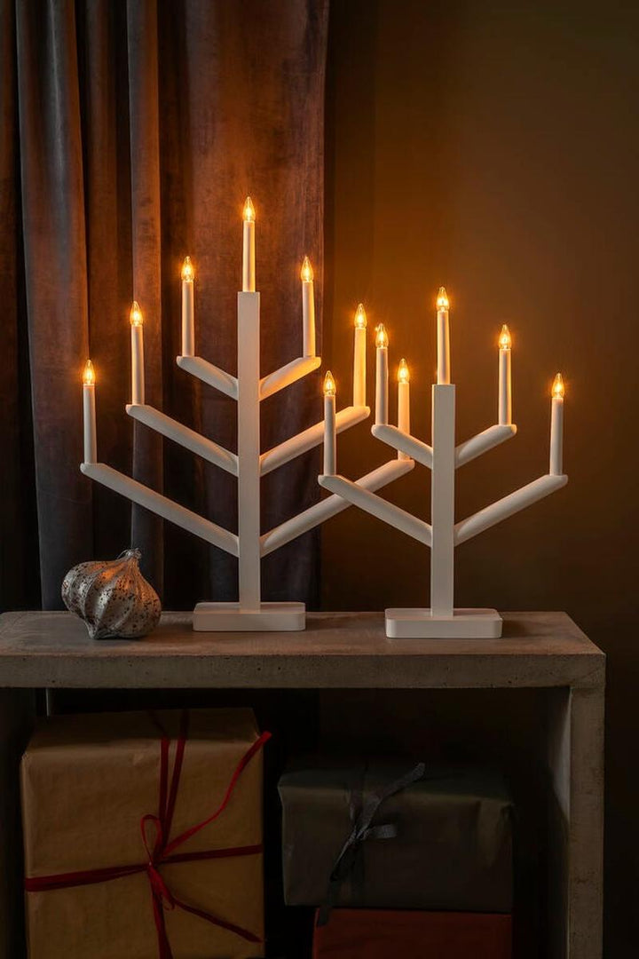 Adventsstake 7 lys i tre – 61,7 cm-Julebelysning adventsstake-Konstsmide-Matt hvit-2505-210-Lightup.no