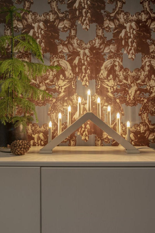 Adventsstake 9 lys i tre – 32 cm-Julebelysning adventsstake-Konstsmide-Matt hvit-3984-205-Lightup.no