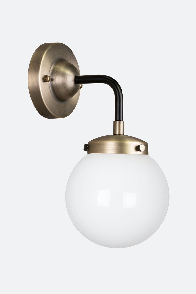 Alley vegglampe IP44-Baderomsbelysning vegglamper-Globen Lighting-Antikk messing / Hvit-Gbl-990551-Lightup.no