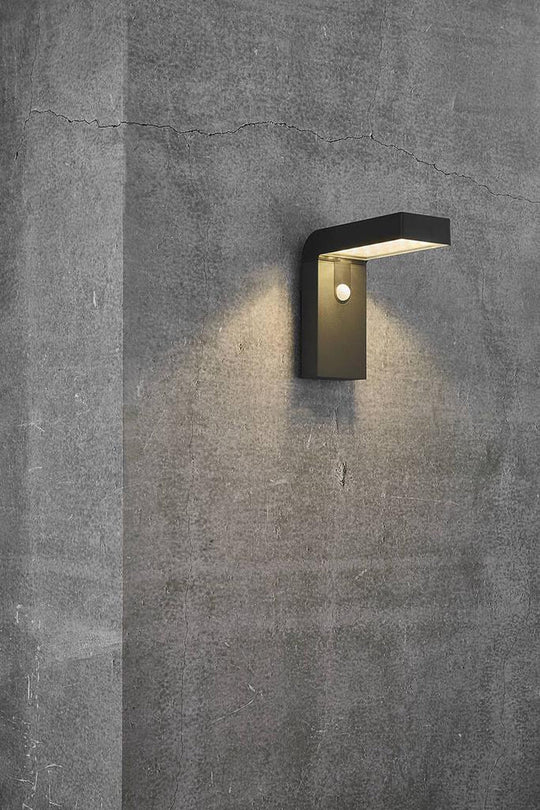 Alya vegglampe solcelle med bevegelsessensor - B-vare-Utebelysning vegg opp og ned-Nordlux-Svart-2118231003-Bvare-Lightup.no