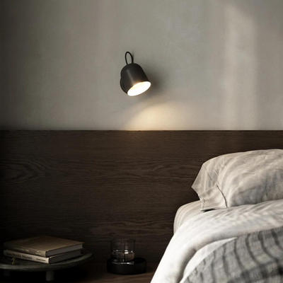 Angle vegglampe med USB - Svart-Vegglamper-DFTP-2120601003-Lightup.no
