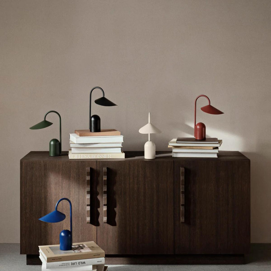 Arum bærbar bordlampe-Bordlamper-Ferm Living-Oxide rød-Feg__1104269286-Lightup.no