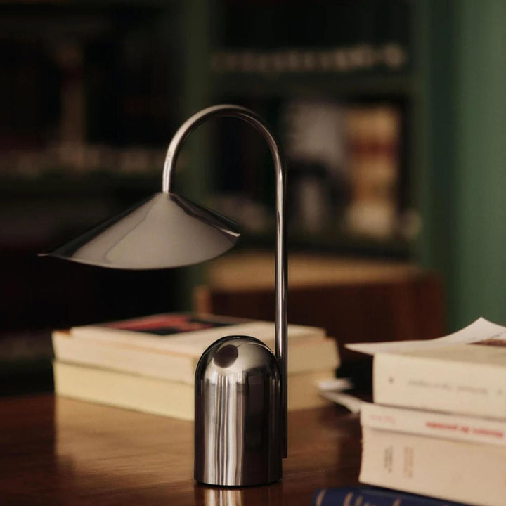 Arum bærbar bordlampe-Bordlamper-Ferm Living-Oxide rød-Feg__1104269286-Lightup.no