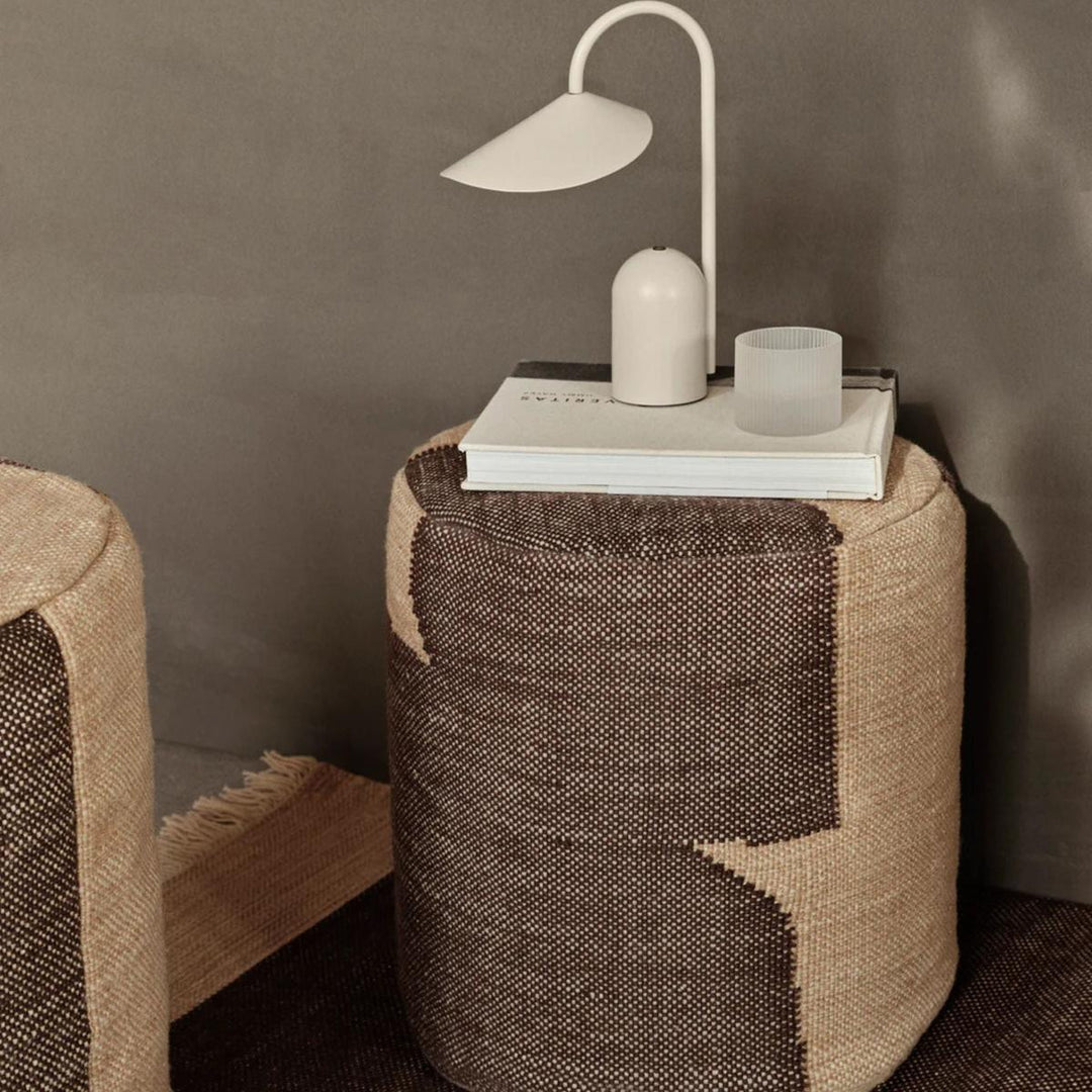 Arum bærbar bordlampe-Bordlamper-Ferm Living-Oxide rød-Feg__1104269286-Lightup.no