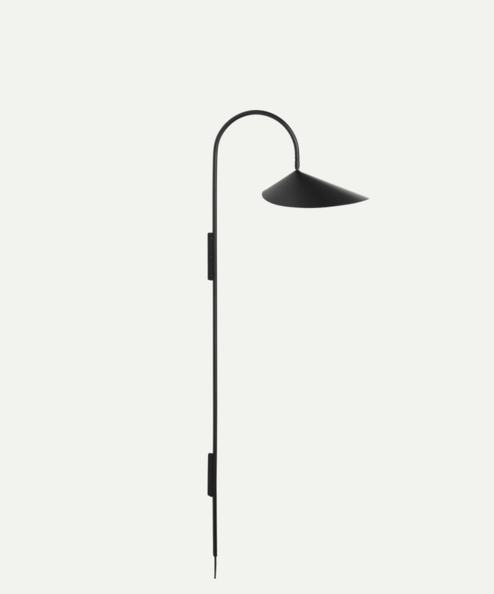 Arum vegglampe lang swing - svart-Vegglamper-Ferm Living-Svart-Feg__1104266355-Lightup.no