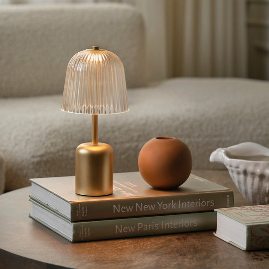 Asteea bærbar bordlampe 2W 2200 Kelvin IP65 - Oppladbar-Bordlamper-Nuura-Messing / Klar-Nua__2178001-Lightup.no