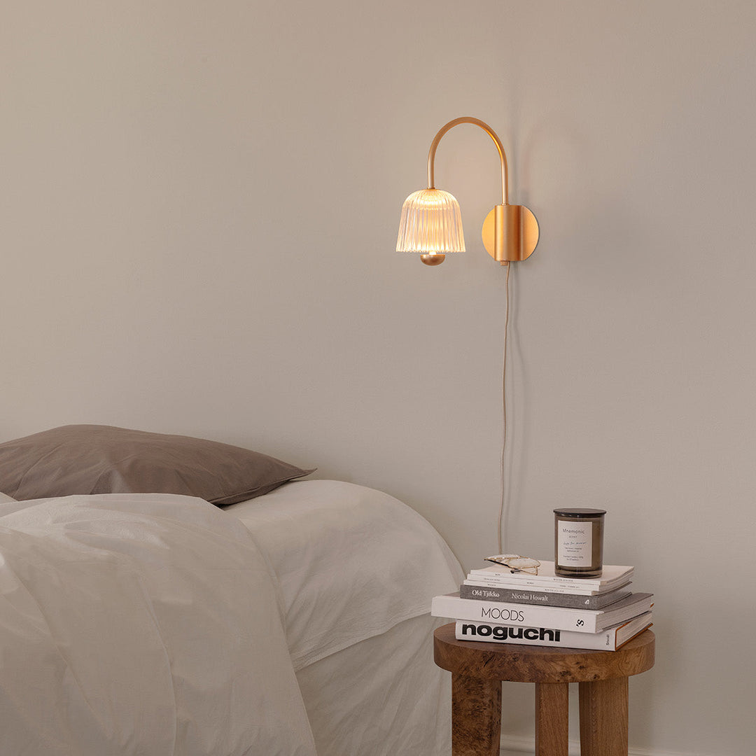 Asteea vegglampe 6,7W 2700 Kelvin - Dimbar-Vegglamper-Nuura-Messing / Klar-Nua__2175001-Lightup.no
