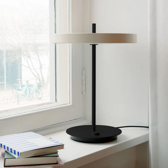 Asteria bordlampe-Bordlamper-Umage-Messing/hvit-2305-Lightup.no