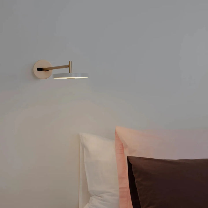 Asteria vegglampe lang til skjult anlegg-Vegglamper-Umage-Perle hvit / messing-2281C4264-Lightup.no