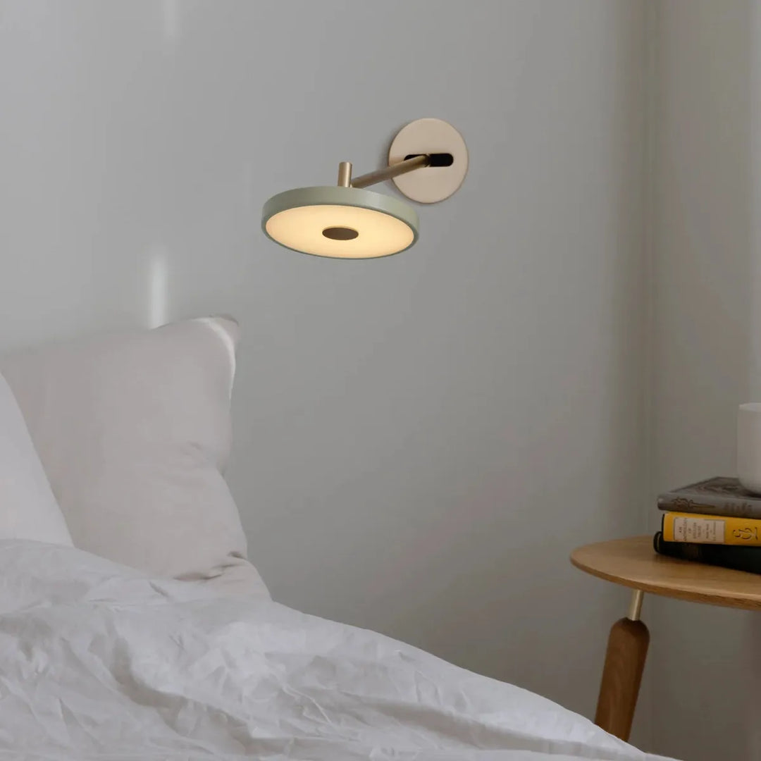 Asteria vegglampe lang til skjult anlegg-Vegglamper-Umage-Perle hvit / messing-2281C4264-Lightup.no