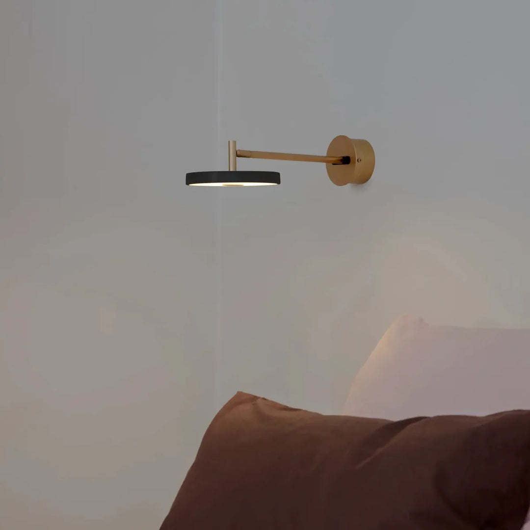Asteria vegglampe lang til skjult anlegg-Vegglamper-Umage-Perle hvit / messing-2281C4264-Lightup.no