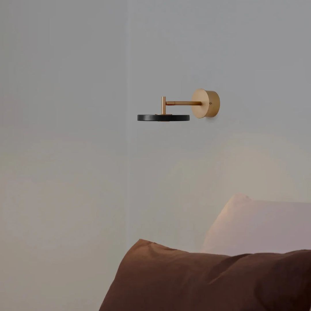 Asteria vegglampe lang til skjult anlegg-Vegglamper-Umage-Perle hvit / messing-2281C4264-Lightup.no