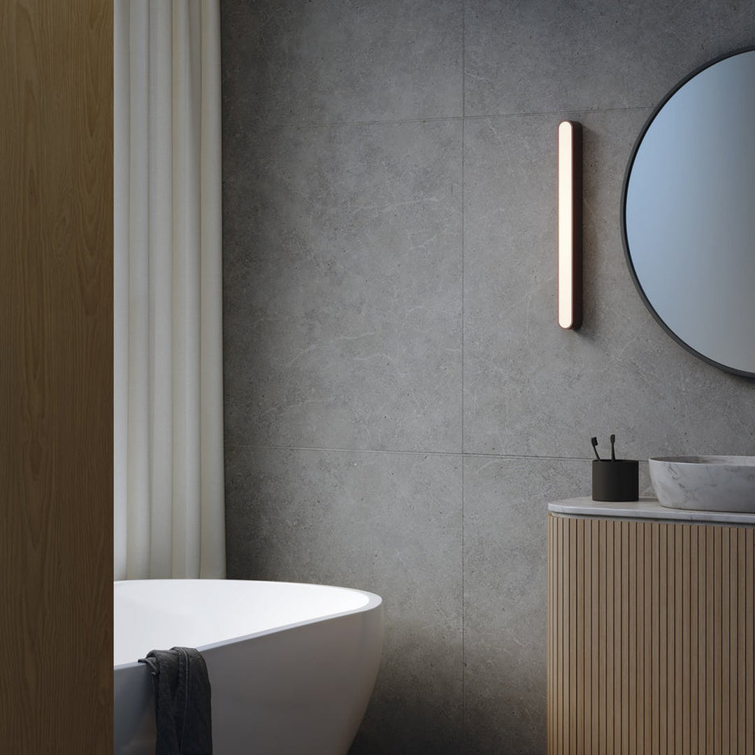 Atticus 600 vegglampe for baderom IP44 13,4W 3000 Kelvin - Dimbar-Baderomsbelysning vegglamper-Astro Lighting-Svart-Asg__1440005-Lightup.no
