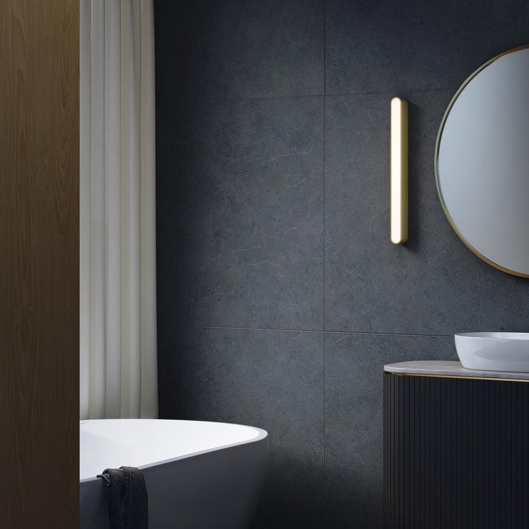 Atticus 600 vegglampe for baderom IP44 13,4W 3000 Kelvin - Dimbar-Baderomsbelysning vegglamper-Astro Lighting-Svart-Asg__1440005-Lightup.no