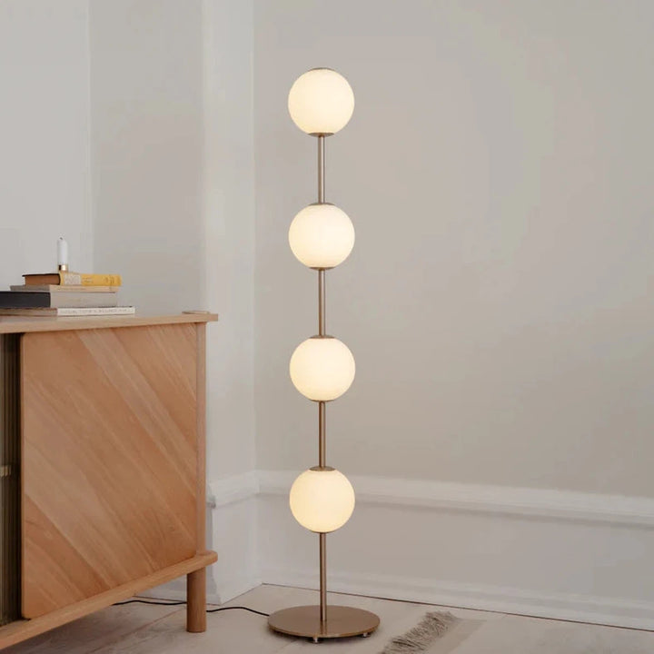 Audrey gulvlampe-Gulvlamper-Umage-Messing/opal-2257-Lightup.no