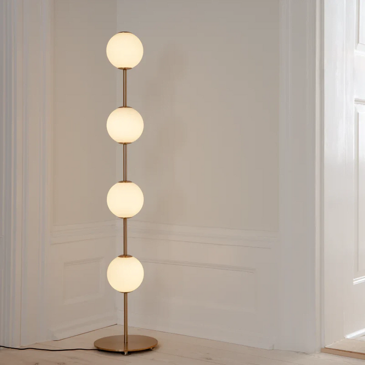 Audrey gulvlampe-Gulvlamper-Umage-Messing/opal-2257-Lightup.no