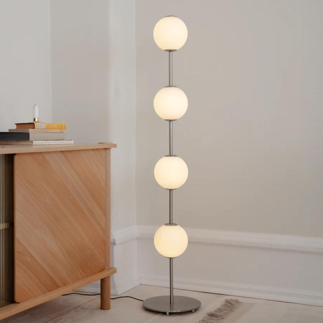 Audrey gulvlampe-Gulvlamper-Umage-Messing/opal-2257-Lightup.no