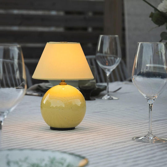 Bærbar Iris 16 bordlampe-Bordlamper-Globen Lighting-Krem-694602-Lightup.no