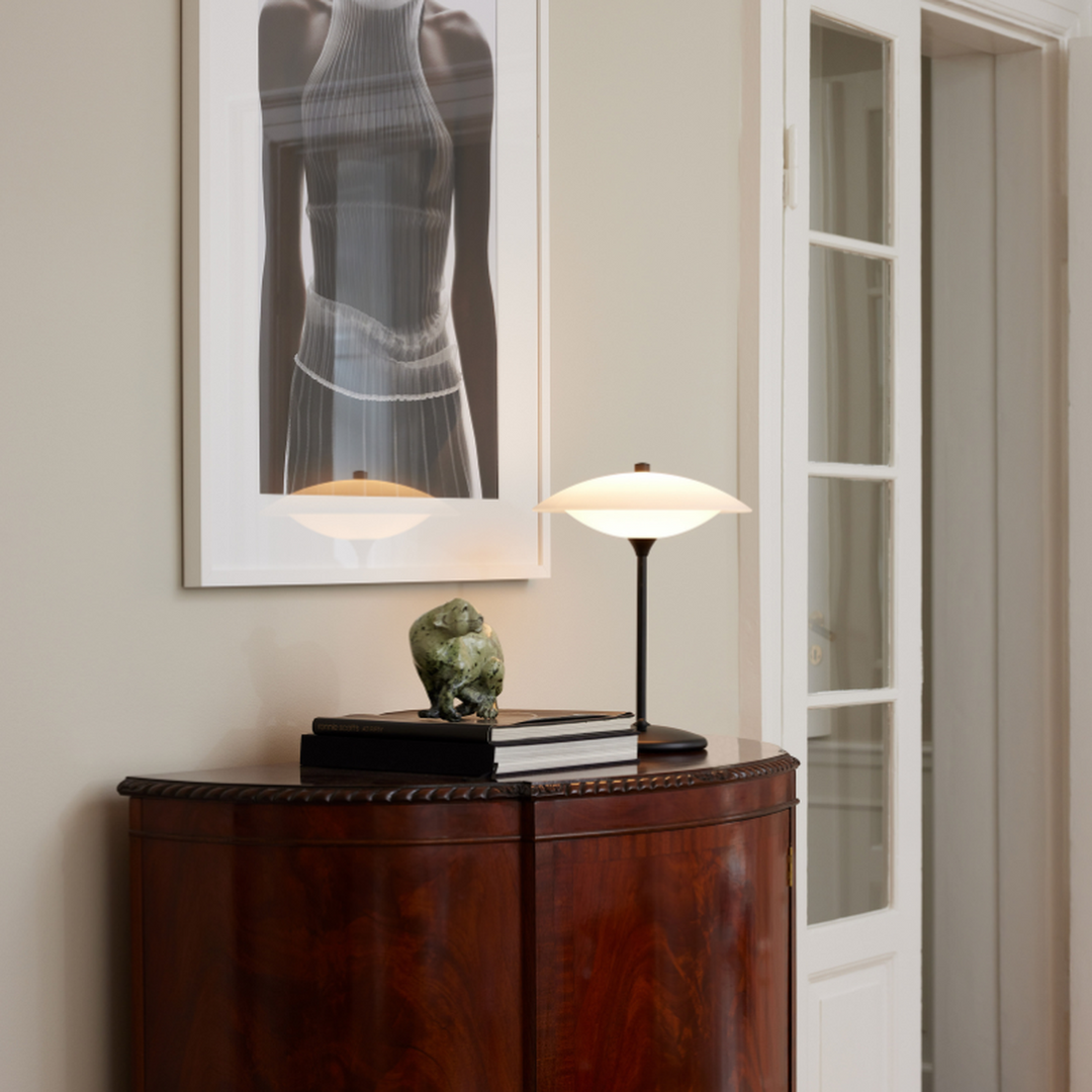 Baroni bordlampe - Matt Svart/Hvit-Bordlamper-Halo Designs-Svart / Opal-5703638991324-Lightup.no