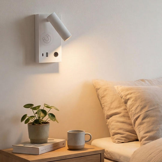 Bedside Base vegglampe med USB A, C og trådløslading - Dimbar-Vegglampe-Aneta Lighting-Hvit-AP-3102575-Lightup.no
