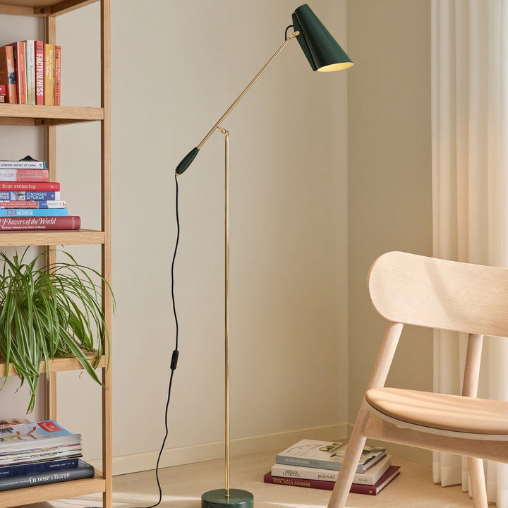 Birdy gulvlampe-Gulvlamper-Northern-Messing / Mørk grønn-NOn__591-Lightup.no