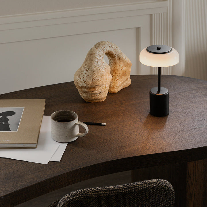 Blossi bærbar bordlampe 3W 2700 Kelvin IP65 - Oppladbar-Bordlamper-Nuura-Svart / Opal-Nua__1028001-Lightup.no