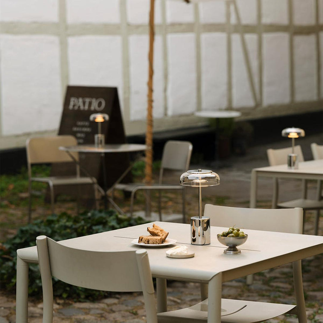 Blossi bærbar bordlampe 3W 2700 Kelvin IP65 - Oppladbar-Bordlamper-Nuura-Svart / Opal-Nua__1028001-Lightup.no