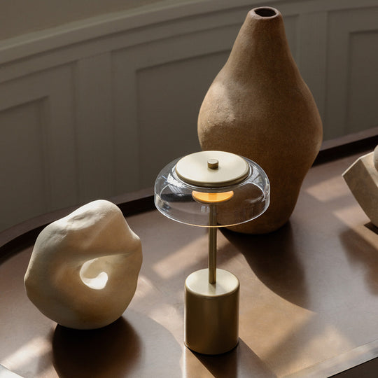 Blossi bærbar bordlampe 3W 2700 Kelvin IP65 - Oppladbar-Bordlamper-Nuura-Nordic gold / Klar-Nua__1028002-Lightup.no