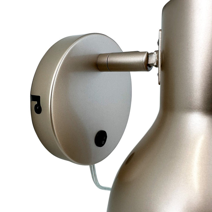 Bob vegglampe-Vegglamper-Dyberg Larsen-Metall beige-DL-7145-Lightup.no