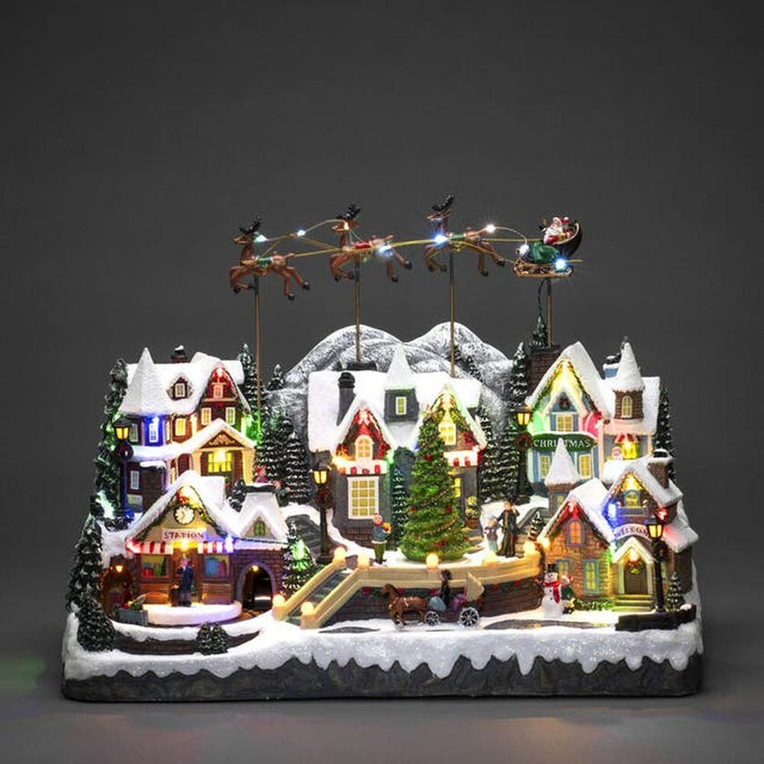 By med flyvende rensdyr, nisse og musikk LED-Julebelysning dekor og pynt-Konstsmide-Flerfarget-4256-000-Lightup.no