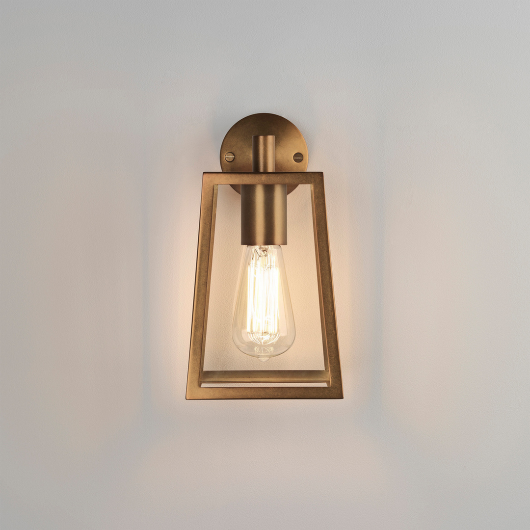 Calvi vegglampe - Antikk messing-Utebelysning vegg klassisk-Astro Lighting-Messing-Asg__1306005-Lightup.no