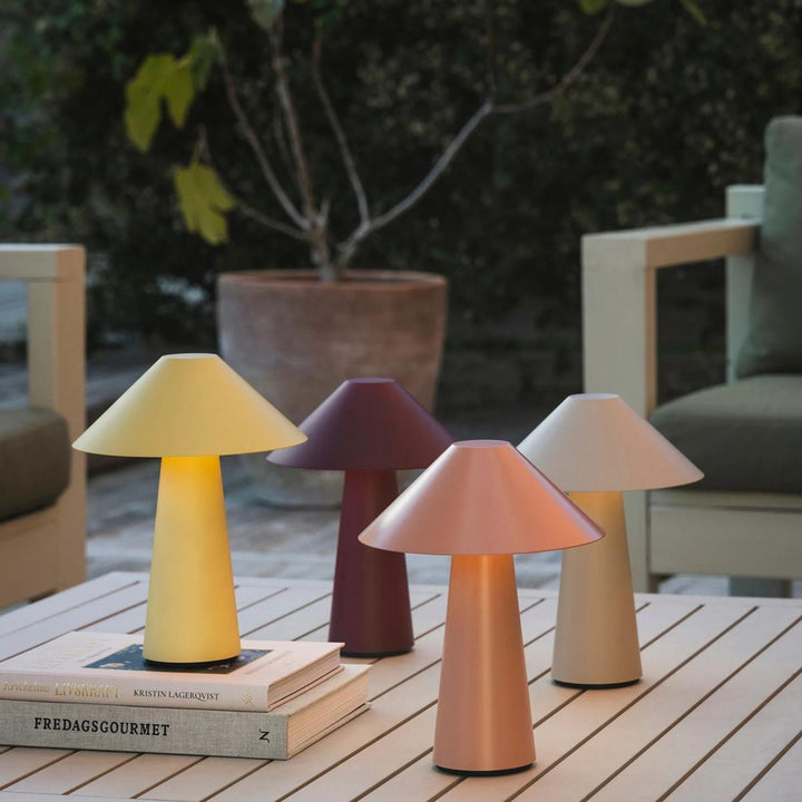 Cannes oppladbar bordlampe-Bordlamper-Globen Lighting-Burgunder-493535-Lightup.no