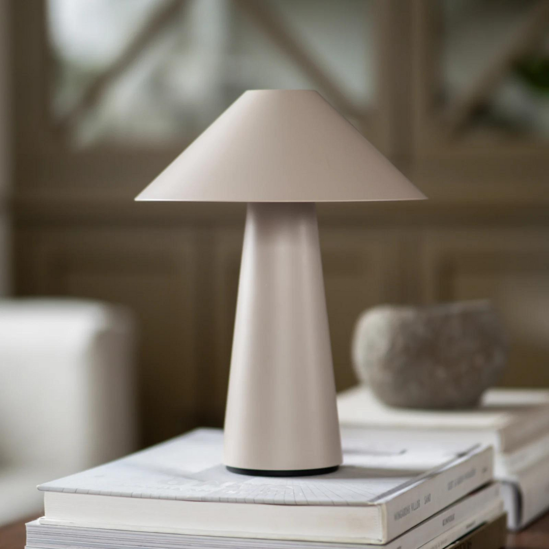 Cannes oppladbar bordlampe-Bordlamper-Globen Lighting-Burgunder-493535-Lightup.no
