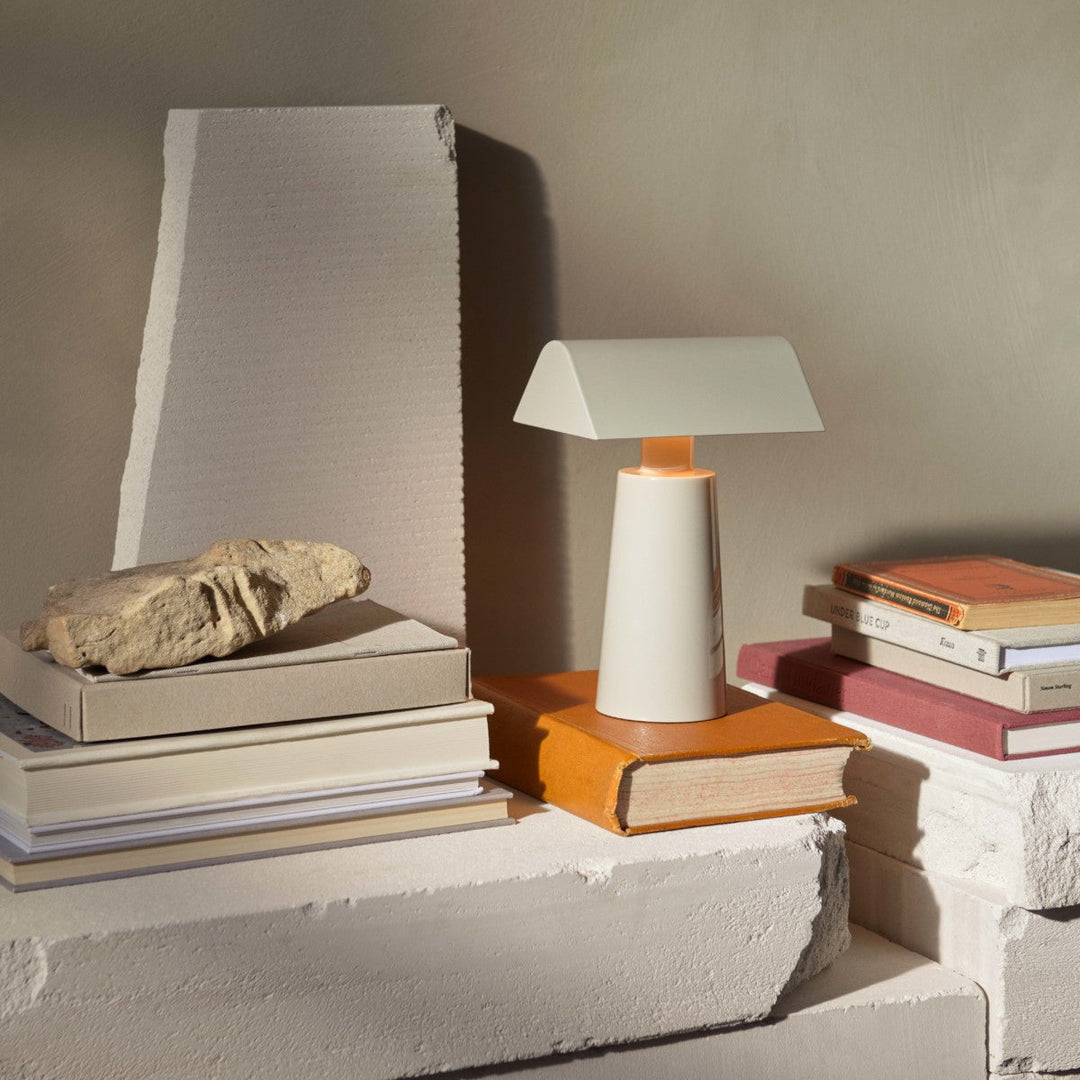 Caret bærbar bordlampe 1W 2700 Kelvin IP44 - Oppladbar-Bordlamper-&Tradition-Silke grå-133166A160-Lightup.no