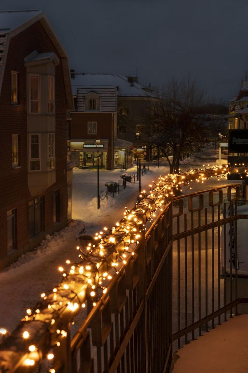 Cluster-lysslynge utendørs – 800 LED – Amber-Julebelysning juletrelys ute-Konstsmide-Svart-3869-800-Lightup.no