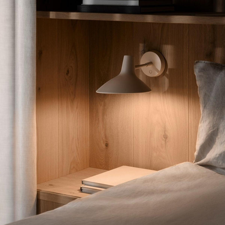 Darci short vegglampe-Vegglamper-DFTP-Sand-2320221008-Lightup.no