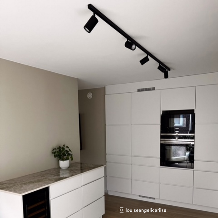 Designline Tube komplett 1,9 meter spotskinne med 5 spotter GU10 - Svart - Lightup.no