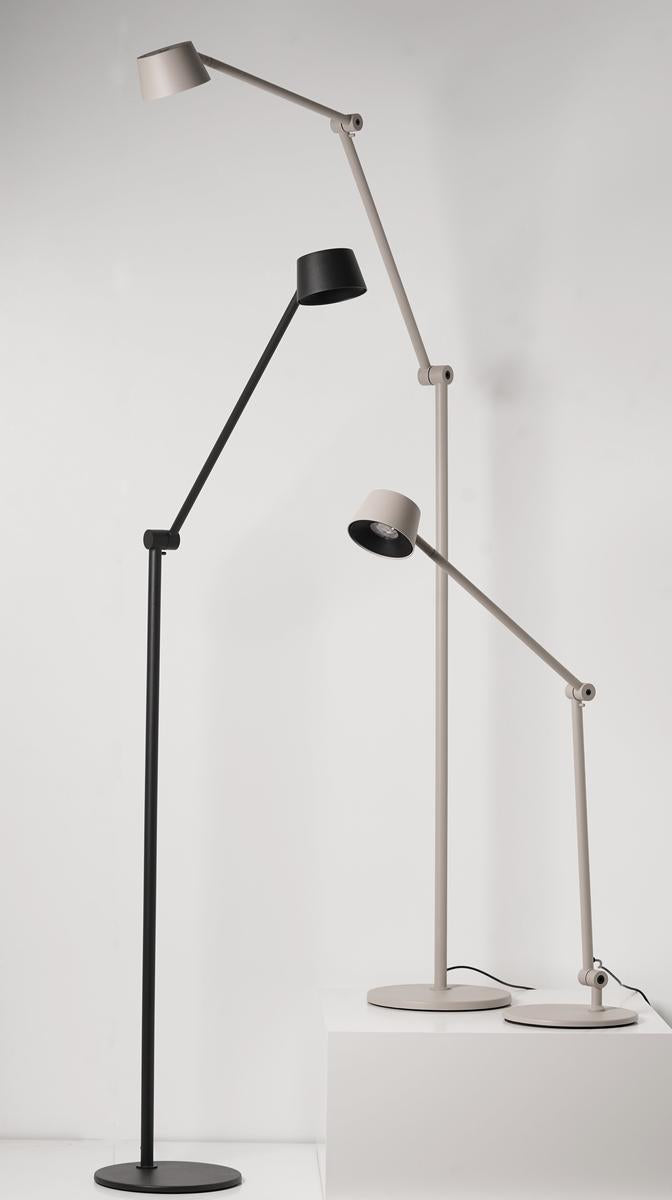 Direction F1 gulvlampe 2700 kelvin - Dimbar-Gulvlamper-Antidark-Grå-2-371-1-11-Lightup.no