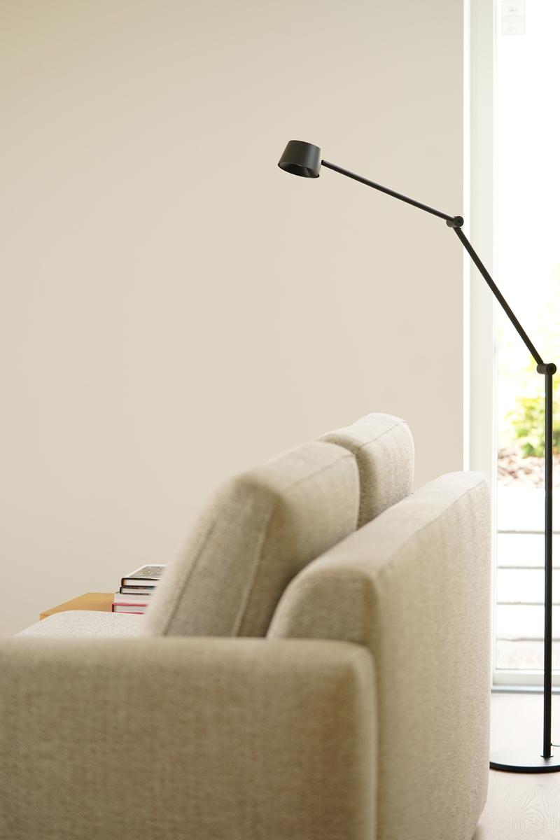 Direction F2 gulvlampe 2700 kelvin - Dimbar-Gulvlamper-Antidark-Grå-2-371-2-11-Lightup.no