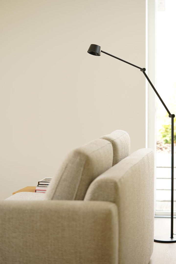 Direction F2 gulvlampe 2700 kelvin - Dimbar-Gulvlamper-Antidark-Grå-2-371-2-11-Lightup.no