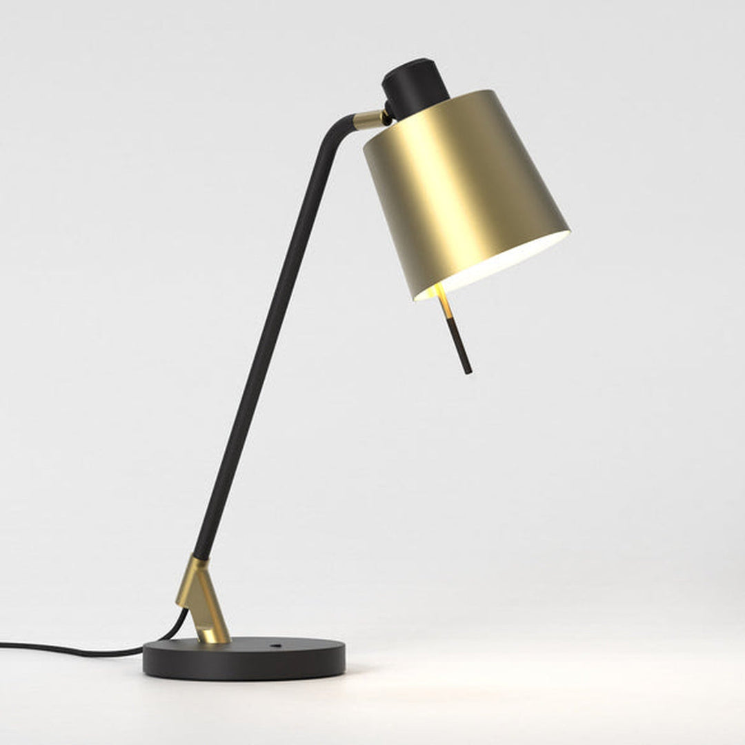 Edward bordlampe-Bordlamper-Astro Lighting-Svart / Beige-Asg__1441003+5013029-Lightup.no