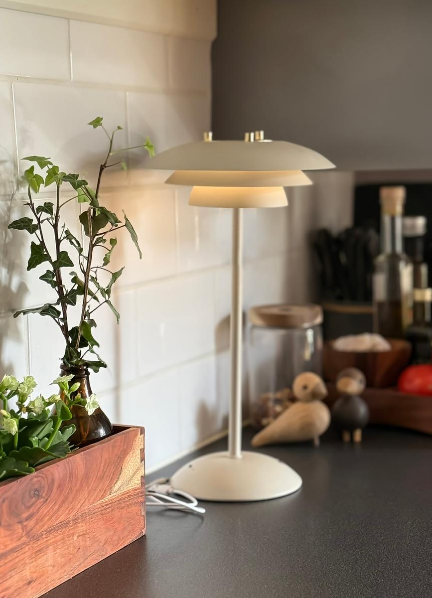 Epsilon oppladbar bordlampe-Bordlamper-Aneta Lighting-Svart-18401-15-Lightup.no