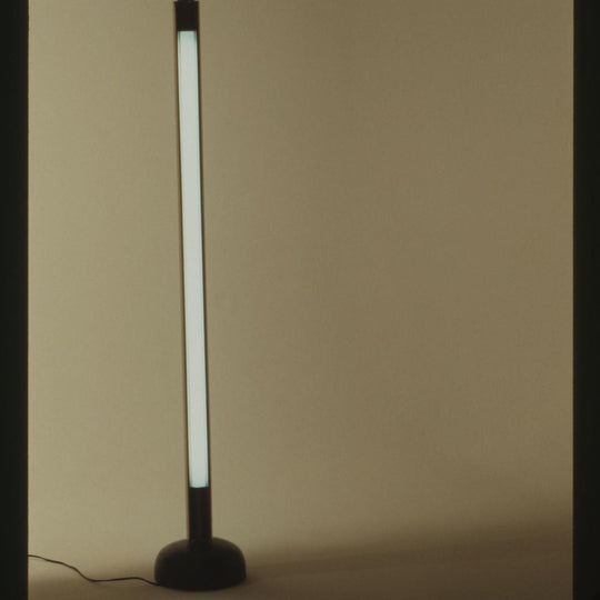Flos Seki-Han gulvlampe-Gulvlamper-Flos-Tre/Svart-Fls__D304F01ADEAD1-Lightup.no