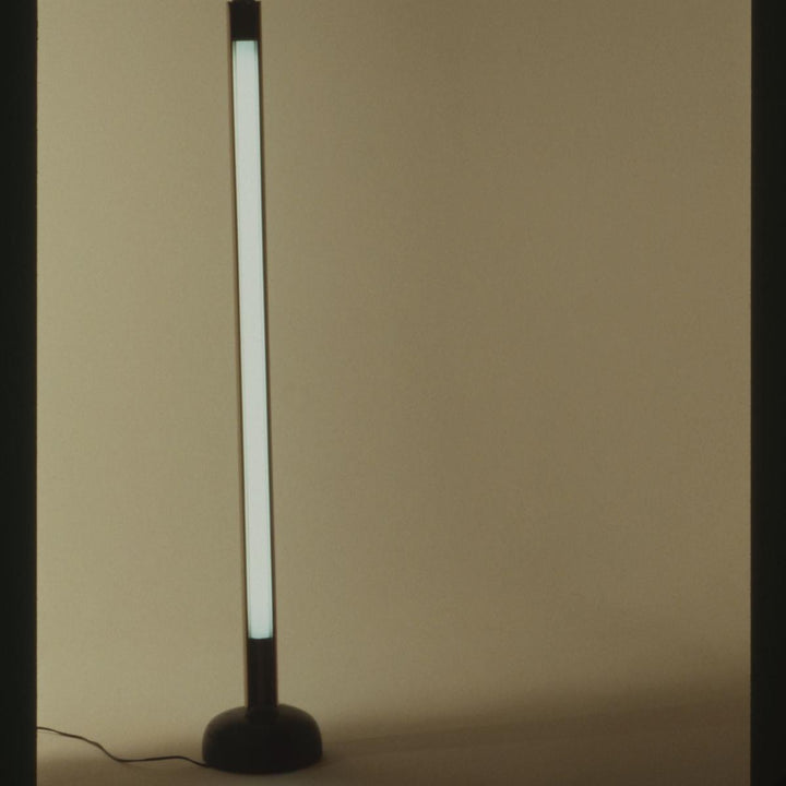 Flos Seki-Han gulvlampe-Gulvlamper-Flos-Tre/Svart-Fls__D304F01ADEAD1-Lightup.no